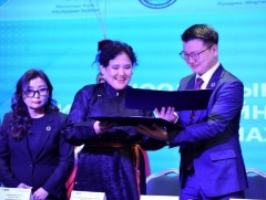 Монголд анх удаа тарифт цалингийн хамтын хэлэлцээр байгууллаа