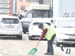 Нийтийн эзэмшлийн зам, талбайг 700 гаруй хүн цэвэрлэж байна 