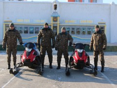 Цасны мотоцикл хүлээлгэн өглөө 