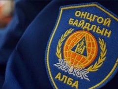 СЭРЭМЖЛҮҮЛЭГ: Худгийн шавар цэвэрлэхээр ороод шигдсэн иргэнийг эсэн мэнд гаргажээ