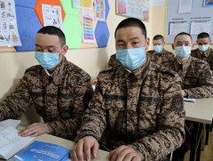 Цэргийн алба хаагчдыг англи хэл, монгол бичиг, компьютер болон жолооны сургалтад хамруулж байна