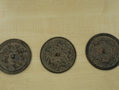 ГЕГ: “Хубилай хаан”-ы үед хамаарах гурван ширхэг хүрэл толийг хил давуулах гэж байжээ