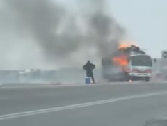 Шинэ авто худалдааны төвийн орчимд өвсөн ачсан ачааны машин шатаж байсныг унтраажээ