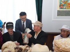 Ахмад настны үндэсний төвийн настан буурлууддаа хүндэтгэл үзүүлжээ