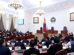 Гашуунсухайт-Ганцмод боомтын хил холболтын төмөр замын Засгийн газар хоорондын хэлэлцээрийг соёрхо..
