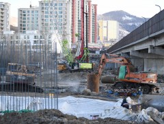 Зайсангийн зүүн гүүр буюу шинэ гүүрний шон суурилуулах ажлын явц 40 хувьтай үргэлжилж байна