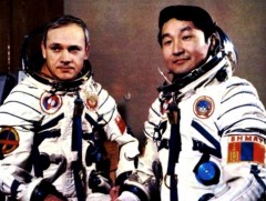 Монгол хүн анх сансарт ниссэн түүхэн ойн өдөр тохиож байна