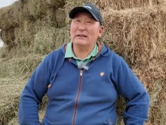Б.Баяржаргал Борнуур суманд 20 гаруй жил мал маллаж байна