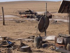 Хээрийн түймэр гарч, малын саравч, гэр шатжээ