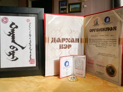 Дархан бэр, Уран бэрээр өргөмжлөх нь Үндсэн хууль болон хүний эрхийг зөрчиж байгааг анхааруулав