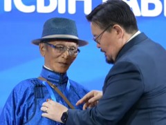 Авто тээврийн салбарт үр бүтээлтэй ажилласан тээвэрчдийг шагнаж урамшууллаа 