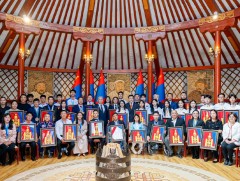 Энэ жилээс эхлэн улс орныхоо нэрийг олон улсад гаргасан уран бүтээлч, тамирчдыг баяр наадмын нээлт..