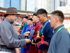 Шагайн харвааны шилдгүүдийн шагналыг гардууллаа