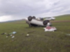  СЭРЭМЖЛҮҮЛЭГ: Орон нутгийн замд автомашин онхолдож, нэг хүн гэмтжээ