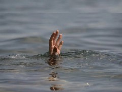 СЭРЭМЖЛҮҮЛЭГ: Гурван настай хүүхэд голын усанд живж нас баржээ
