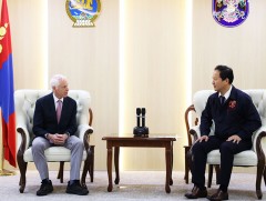 Денвер хот дахь Монгол Улсын Өргөмжит консул Ж.Вагенландер тэргүүтэй төлөөлөгчдийг хүлээн авч уулз..