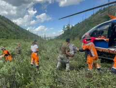  Хөвсгөл аймагт гарсан түймрийн голомтод ажиллах алба хаагчдыг нисдэг тэргээр хүргэж байна
