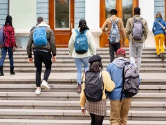 Дэлхий дахинаа гадаад оюутнуудын урсгал Их Британи, Ази болон Дундад Ази руу чиглэжээ