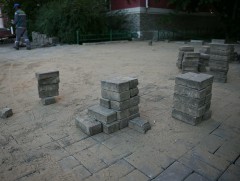 Баянгол дүүрэгт төв замаас гарсан хуучин хавтанг ашиглаж 23 байршилд 1520 ам.метр талбайд явган хү..