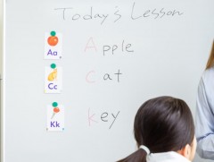 Энэ хичээлийн жилээс гуравдугаар ангийн сурагчид англи хэлний хичээл үзэж эхэлнэ