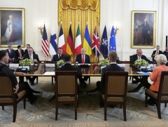 Зеленский: Украин АНУ, ОХУ-ын удирдагчидтай гурван талын уулзалт хийхэд бэлэн