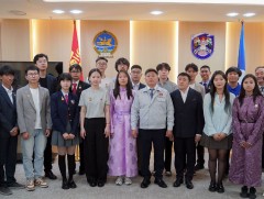 Хотын дарга Х.Нямбаатар олон улсын олимпиадаас медаль хүртсэн 20 сурагч, нэг багшийг урамшууллаа