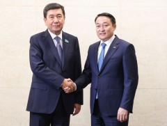 Казахстан Улсын Парламентын Мажилисын Төлөөлөгчдийн  танхимын дарга Ерлан Кошановтой албан ёсны уу..