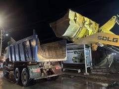 Өнгөрсөн шөнө 30 байршилд алба хаагчид 39 мотопомп, 87 техник хэрэгсэлтэй үерийн эрсдэлээс сэргийл..