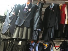 Дүрэмт хувцасны үнэ өнгөрсөн жилтэй ижил үнээр худалдаалж байна