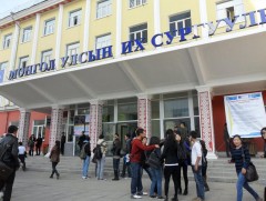 Малчдын хүүхдийг үнэгүй сургах нэг анги ердөө гурван элсэгчтэй хичээллэнэ