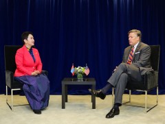 Гадаад харилцааны сайд Б.Батцэцэг АНУ-ын Төрийн нарийн бичгийн даргын орлогч К.Ландаутай уулзав