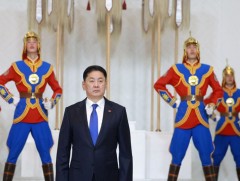 Улсын нэгдүгээр төв эмнэлгийн 100 жилийн ойг тохиолдуулан төрийн дээд цол, одон, медаль гардуулж б..