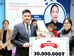 Ажлын үр дүнгээрээ тэргүүлсэн дөрвөн багшийг тус бүр 30 сая төгрөгөөр шагнаж урамшууллаа