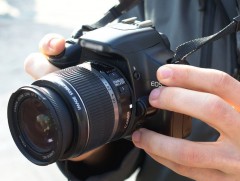 Узбекистанд хүмүүсийн зургийг зөвшөөрөлгүй авахыг хоригложээ