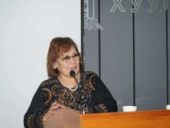 Ж.Жавзандулам: Хөгжмийн зохиолч Б.Шаравын бэлэглэсэн аман хуураар би одоо ч хөгжимдөх дуртай