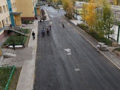 БГД-ийн 13 дугаар хорооны 2а байрнаас 3-р байр хүртэлх хороолол дундах замыг шинэчлэн засварлалаа