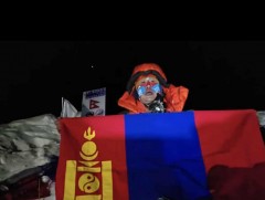 О.Золбоохүү Манаслу уулын оргилд амжилттай гарлаа