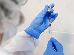 Томуугийн эсрэг дархлаажуулалт хийж байна  