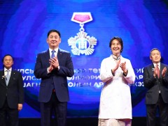 Улсын Нэгдүгээр төв эмнэлгийг Хөдөлмөрийн баатар цолоор шагналаа 