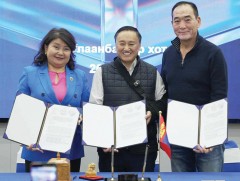 Эмч нарын цалинг ирэх онд 75 хувиар нэмэгдүүлэхээр болж, нэмэлт хэлэлцээрт гарын үсэг зурлаа