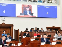 Үндсэн чиглэлийн төслийг анхны хэлэлцүүлэгт шилжүүлж, төсвийн тухай хуулийн төсөлтэй хамт өргөн мэ..