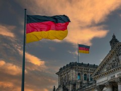 ХБНГУ-ын Засгийн  газар Украины дүрвэгчдэд олгодог тэтгэмжийг бууруулахаар төлөвлөжээ 