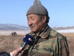 А.Алдар: 53 дахь жилдээ тариагаа хурааж байна