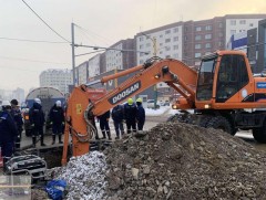 Цэвэр усны шугам задарсан дуудлагын дагуу холболтын засварын ажил хийж байна