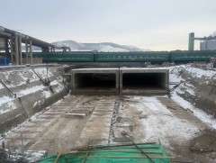 “Гермес” худалдааны төвийн нүхэн гарцын туннелийн их биеийн бүтээцийг түлхэх технологиор хийж дуус..