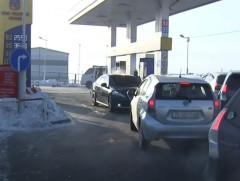 Шатахуун түгээх зарим станц бензинийг хязгаартай олгож байна