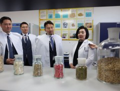 Шадар сайд Х.Ганхуяг Хүнсний аюулгүй байдлын үндэсний лавлагаа лабораторид ажиллалаа