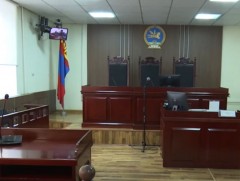 Эрүүгийн хуулийн 13.14 дүгээр зүйл хүний эрх чөлөө, үгээ хэлэхийг хязгаарлаж байна 