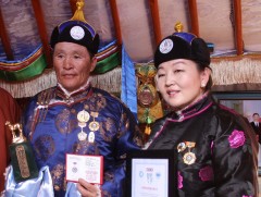 Говь-Алтай аймгийн Дэлгэр сумын малчин Б.Төмөрхуягийн гэр бүл 