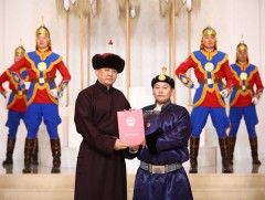 Уяачдад улсын цол хүртээлээ